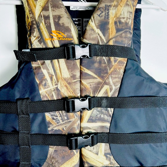 Stearns Adult Universal Life Jacket - Picture 2 of 8